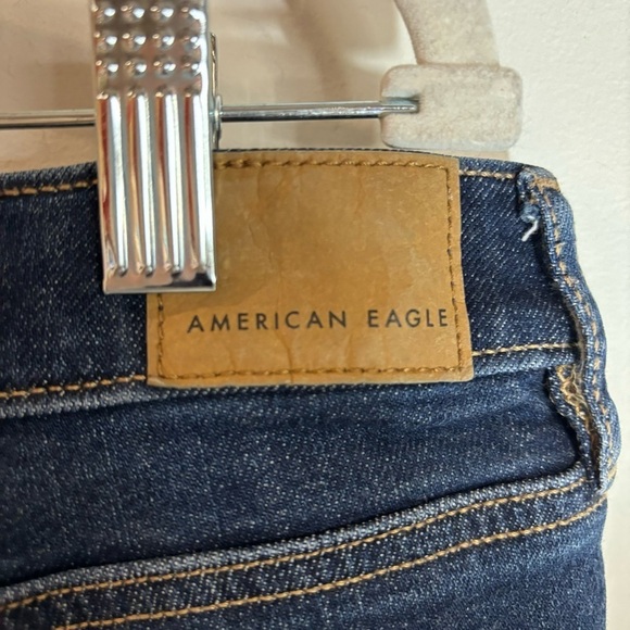AMERICAN EAGLE Sz 20 Super High Rise Slit on Hem Mid Wash Flare Leg Jeans - Picture 8 of 13